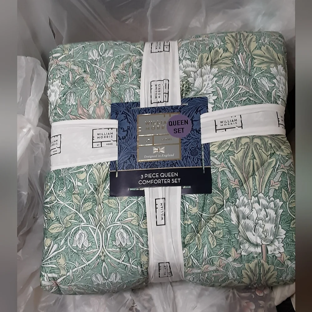 William Morris at Home Queen Comforter Set In Honeysuckle Tulip, Sea Green